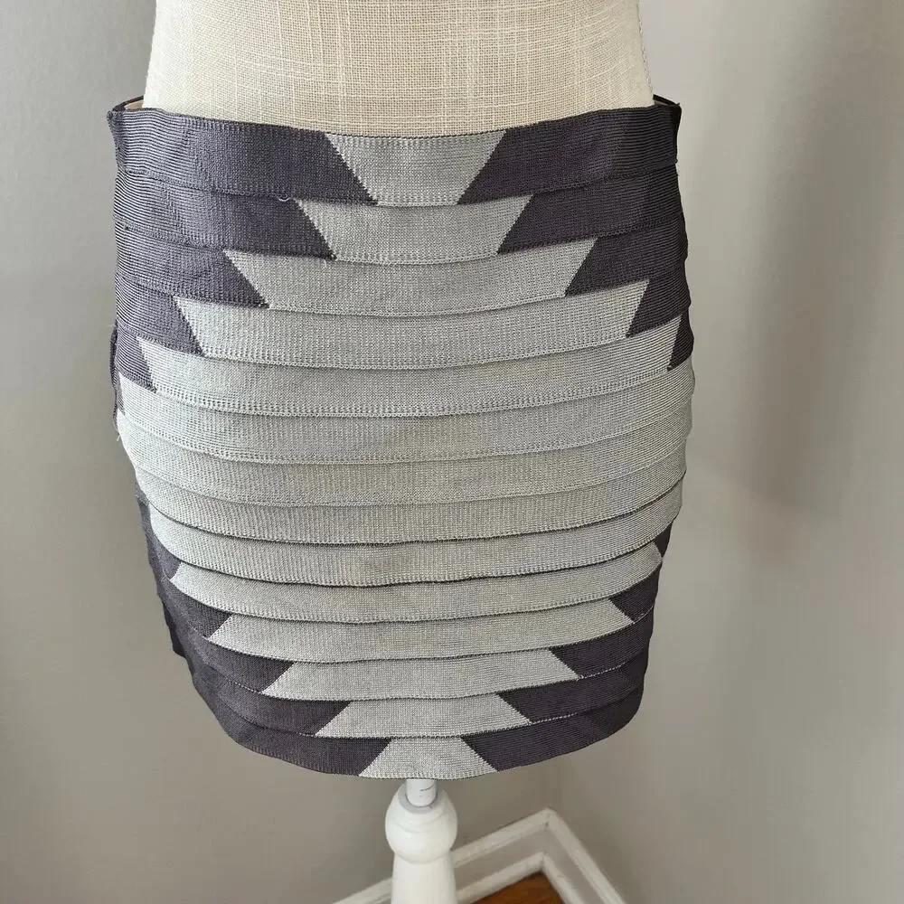 NEW Haute Hippie Gray Aztec Print Micro Mini Skirt Size Medium - Picture 7 of 10